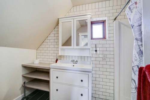 1029 Twp Rd  8-4, Cowley, AB - Indoor Photo Showing Bathroom