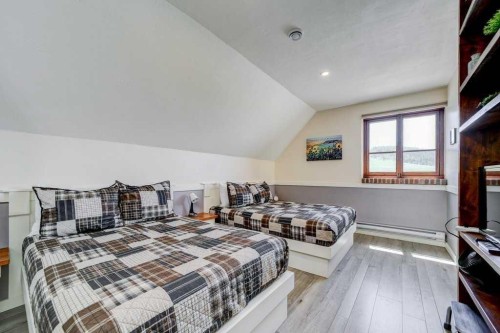 1029 Twp Rd  8-4, Cowley, AB - Indoor Photo Showing Bedroom