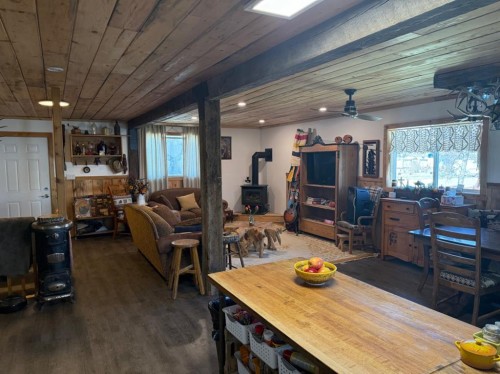 205 Hamilton Avenue, Lundbreck, AB - Indoor