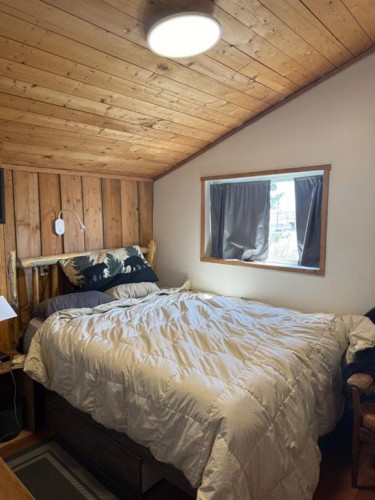 205 Hamilton Avenue, Lundbreck, AB - Indoor Photo Showing Bedroom
