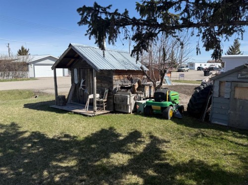 205 Hamilton Avenue, Lundbreck, AB - Outdoor