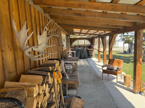 205 Hamilton Avenue, Lundbreck, AB - Indoor Photo Showing Other Room