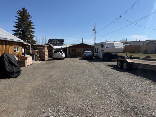 205 Hamilton Avenue, Lundbreck, AB - Outdoor