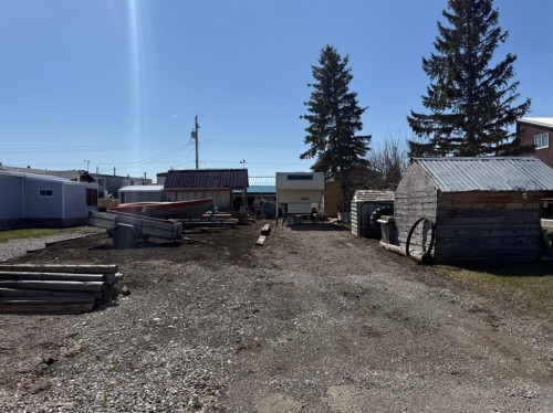 205 Hamilton Avenue, Lundbreck, AB - Outdoor