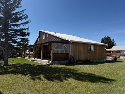 205 Hamilton Avenue, Lundbreck, AB - Outdoor