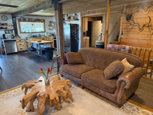 205 Hamilton Avenue, Lundbreck, AB - Indoor Photo Showing Living Room