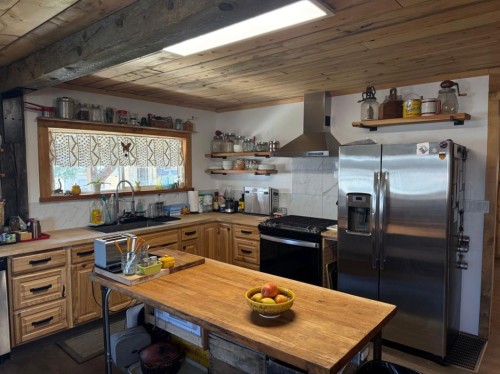 205 Hamilton Avenue, Lundbreck, AB - Indoor