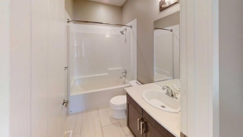 929 Atlantic Cove West, Lethbridge, AB - Indoor Photo Showing Bathroom