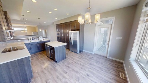 929 Atlantic Cove West, Lethbridge, AB - Indoor Photo Showing Kitchen With Double Sink With Upgraded Kitchen