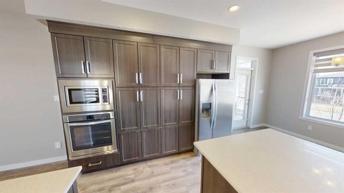 929 Atlantic Cove West, Lethbridge, AB - Indoor Photo Showing Kitchen