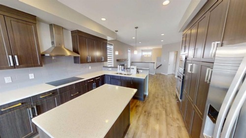 929 Atlantic Cove West, Lethbridge, AB - Indoor Photo Showing Kitchen With Upgraded Kitchen