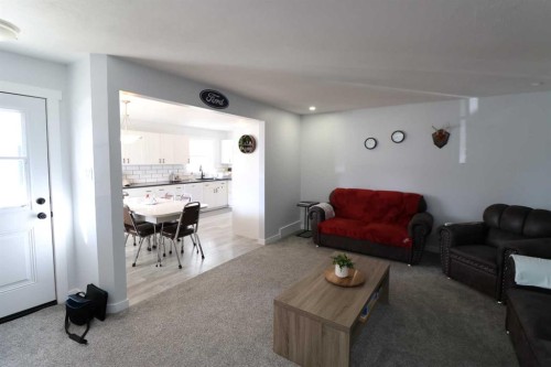 2214 19 St, Coaldale, AB - Indoor Photo Showing Living Room