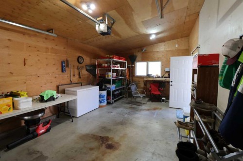 2214 19 St, Coaldale, AB - Indoor Photo Showing Garage