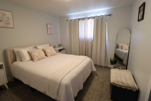 2214 19 St, Coaldale, AB - Indoor Photo Showing Bedroom