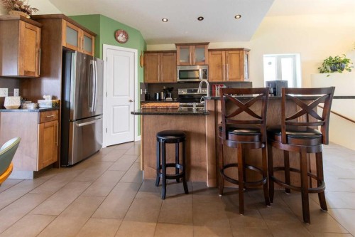 157 Tartan Circle West, Lethbridge, AB - Indoor Photo Showing Kitchen