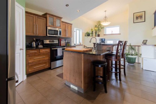 157 Tartan Circle West, Lethbridge, AB - Indoor Photo Showing Kitchen