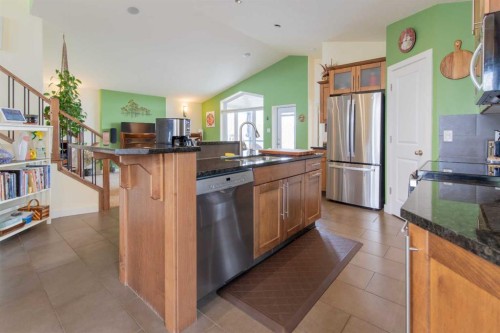157 Tartan Circle West, Lethbridge, AB - Indoor Photo Showing Kitchen