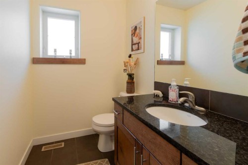 157 Tartan Circle West, Lethbridge, AB - Indoor Photo Showing Bathroom