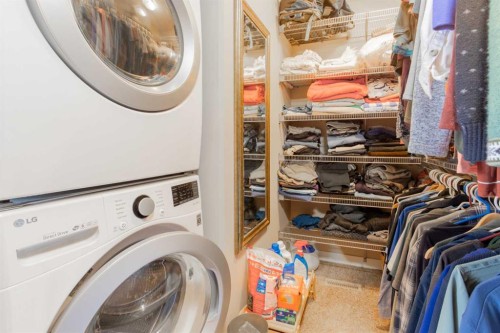 157 Tartan Circle West, Lethbridge, AB - Indoor Photo Showing Laundry Room