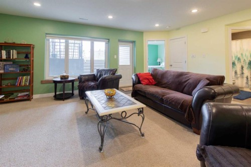 157 Tartan Circle West, Lethbridge, AB - Indoor Photo Showing Living Room