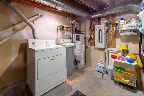 157 Tartan Circle West, Lethbridge, AB - Indoor Photo Showing Laundry Room