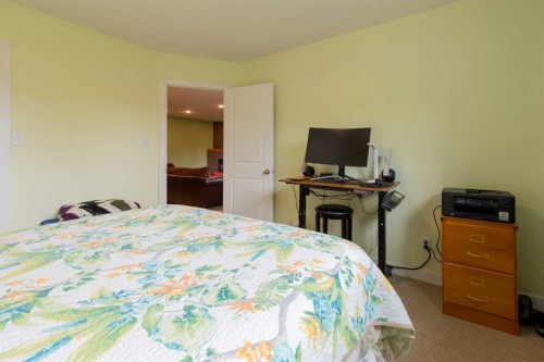 157 Tartan Circle West, Lethbridge, AB - Indoor Photo Showing Bedroom