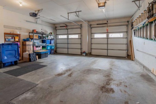 157 Tartan Circle West, Lethbridge, AB - Indoor Photo Showing Garage