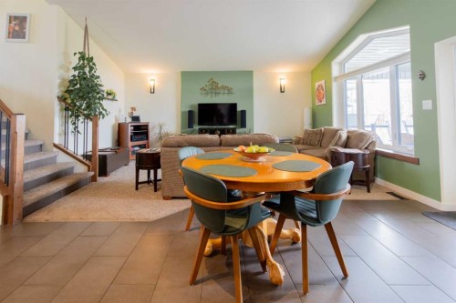 157 Tartan Circle West, Lethbridge, AB - Indoor Photo Showing Dining Room