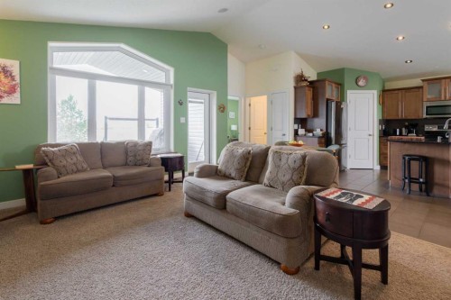 157 Tartan Circle West, Lethbridge, AB - Indoor Photo Showing Living Room