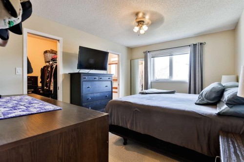 263 Red Crow Boulevard West, Lethbridge, AB - Indoor Photo Showing Bedroom