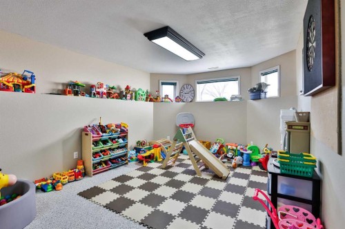 263 Red Crow Boulevard West, Lethbridge, AB - Indoor Photo Showing Other Room