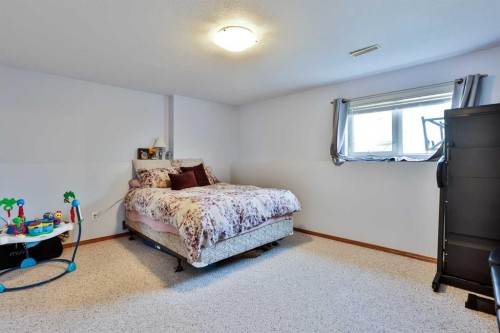 263 Red Crow Boulevard West, Lethbridge, AB - Indoor Photo Showing Bedroom