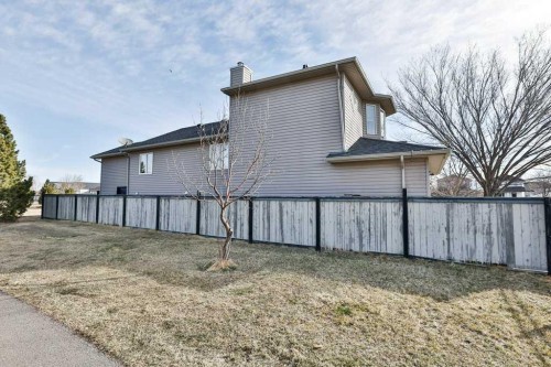 41 Lynx Place North, Lethbridge, AB - Outdoor