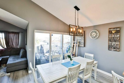 41 Lynx Place North, Lethbridge, AB - Indoor Photo Showing Dining Room