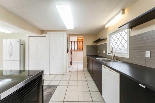 437 Main Street, Milk River, AB - Indoor Photo Showing Kitchen With Double Sink