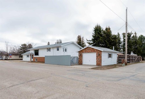 437 Main Street, Milk River, AB - Outdoor
