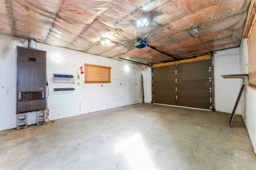 437 Main Street, Milk River, AB - Indoor Photo Showing Garage