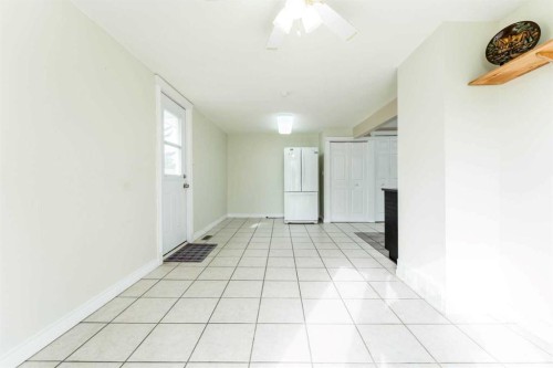 437 Main Street, Milk River, AB - Indoor Photo Showing Other Room