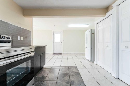 437 Main Street, Milk River, AB - Indoor Photo Showing Kitchen