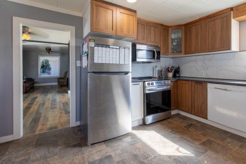 446 21 Street, Fort Macleod, AB - Indoor Photo Showing Kitchen