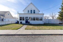 446 21 Street Fort Macleod, AB T0L 0Z0