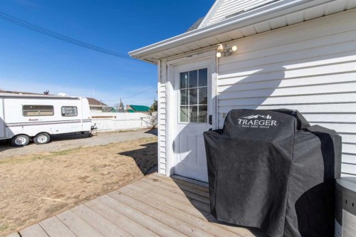 446 21 Street, Fort Macleod, AB - Outdoor With Exterior