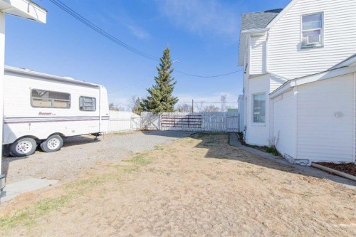446 21 Street, Fort Macleod, AB - Outdoor With Exterior