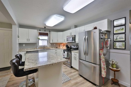 28 E 100 S, Raymond, AB - Indoor Photo Showing Kitchen With Stainless Steel Kitchen With Double Sink