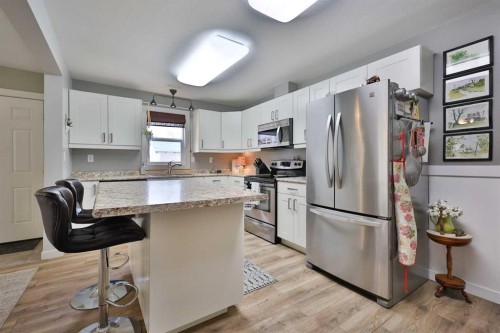 28 E 100 S, Raymond, AB - Indoor Photo Showing Kitchen With Stainless Steel Kitchen