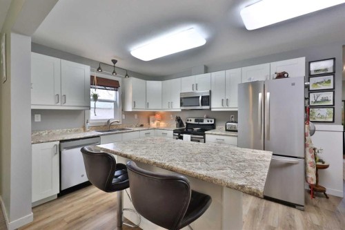 28 E 100 S, Raymond, AB - Indoor Photo Showing Kitchen With Stainless Steel Kitchen With Double Sink With Upgraded Kitchen