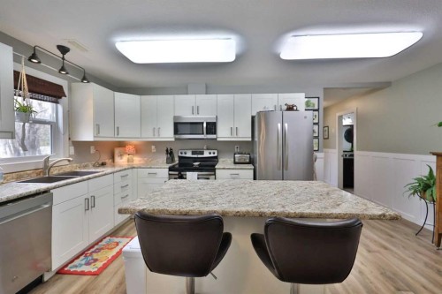 28 E 100 S, Raymond, AB - Indoor Photo Showing Kitchen With Stainless Steel Kitchen With Double Sink With Upgraded Kitchen