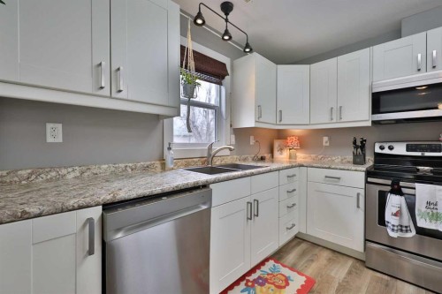 28 E 100 S, Raymond, AB - Indoor Photo Showing Kitchen With Stainless Steel Kitchen With Double Sink