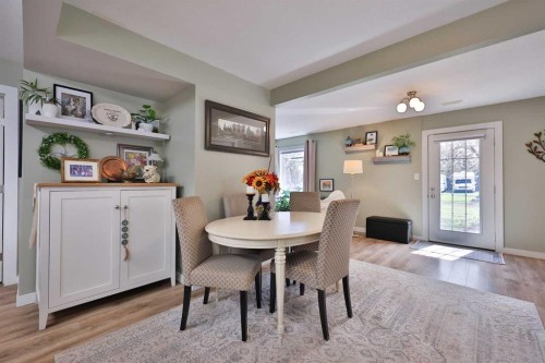 28 E 100 S, Raymond, AB - Indoor Photo Showing Dining Room