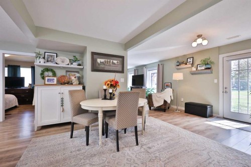 28 E 100 S, Raymond, AB - Indoor Photo Showing Dining Room